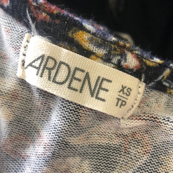 💜4/20 ARDENE Soft Floral Top with Crochet Trim - Picture 8 of 8